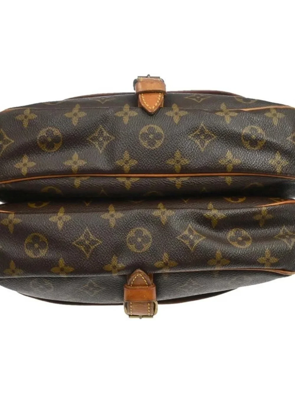Louis Vuitton outside 	ab